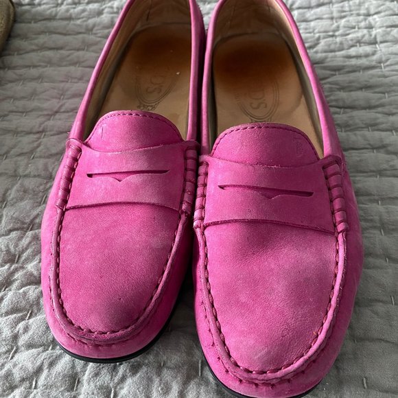 Tods Gommino Suede Pink Loafers - Picture 2 of 3